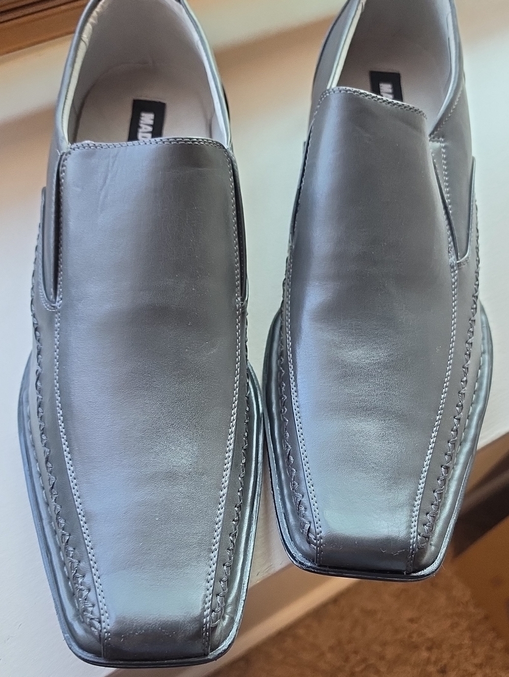 Steve Madden Men's Sleek Gray Leather Slip-On Loafers